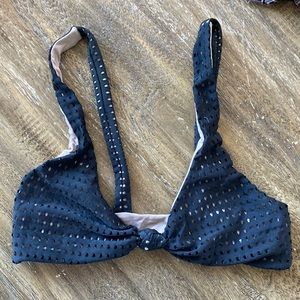 Acacia black top, size small.